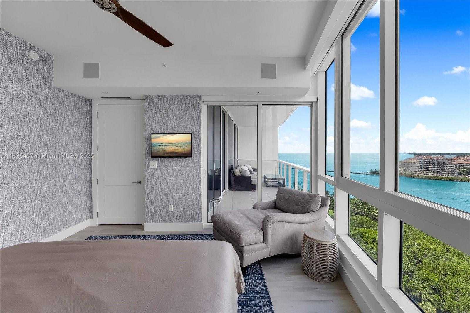 Small Image of 100 SOUTH POINTE DR #1502, Miami Beach Number 25