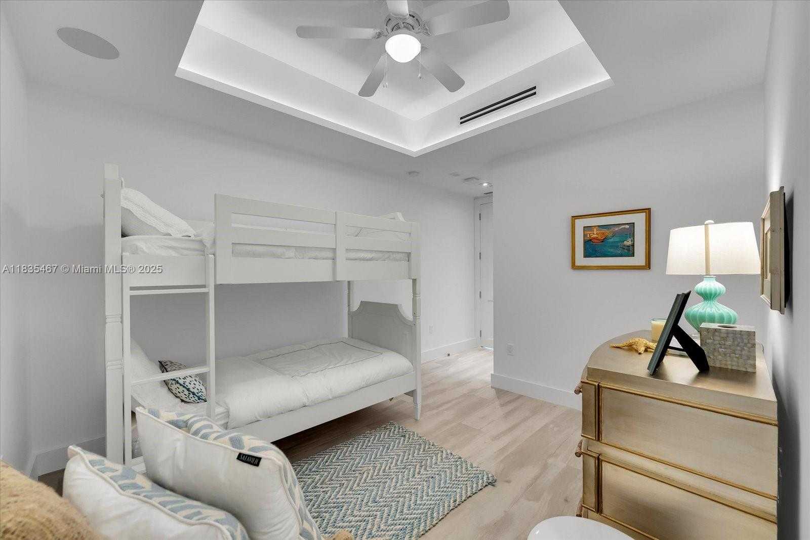 Small Image of 100 SOUTH POINTE DR #1502, Miami Beach Number 28