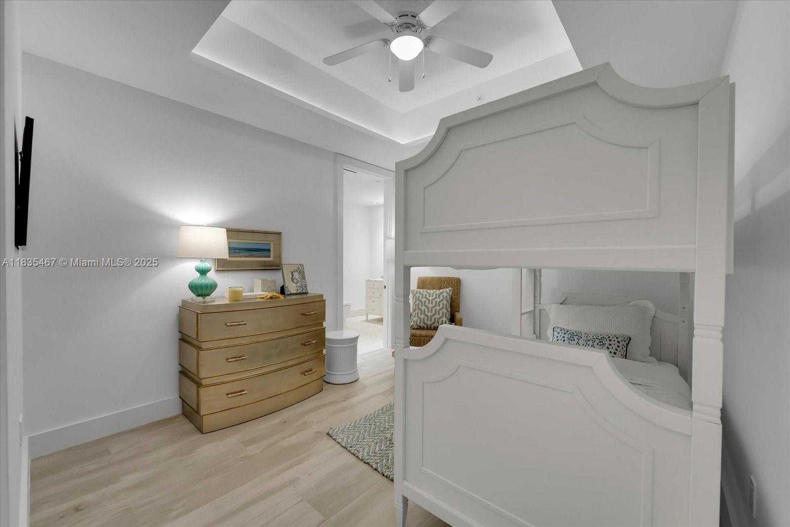 Small Image of 100 SOUTH POINTE DR #1502, Miami Beach Number 29