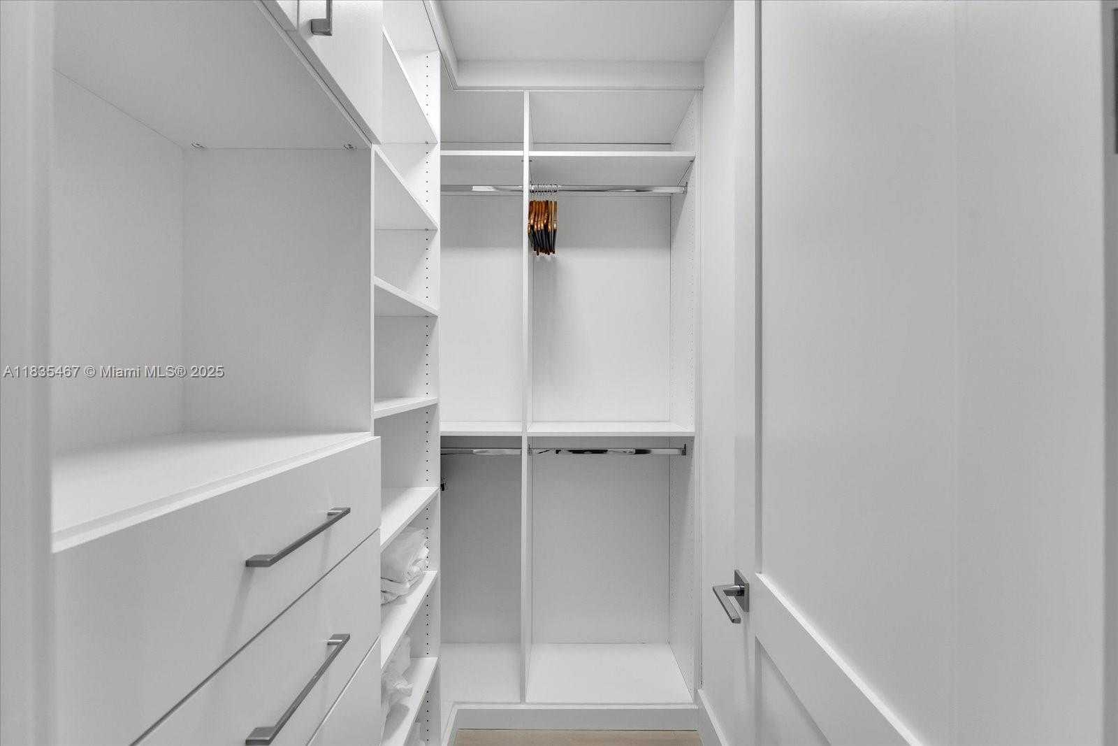 Small Image of 100 SOUTH POINTE DR #1502, Miami Beach Number 30