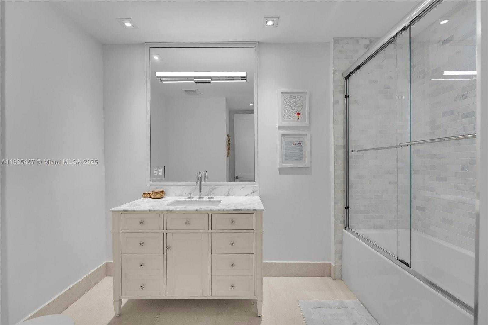 Small Image of 100 SOUTH POINTE DR #1502, Miami Beach Number 32