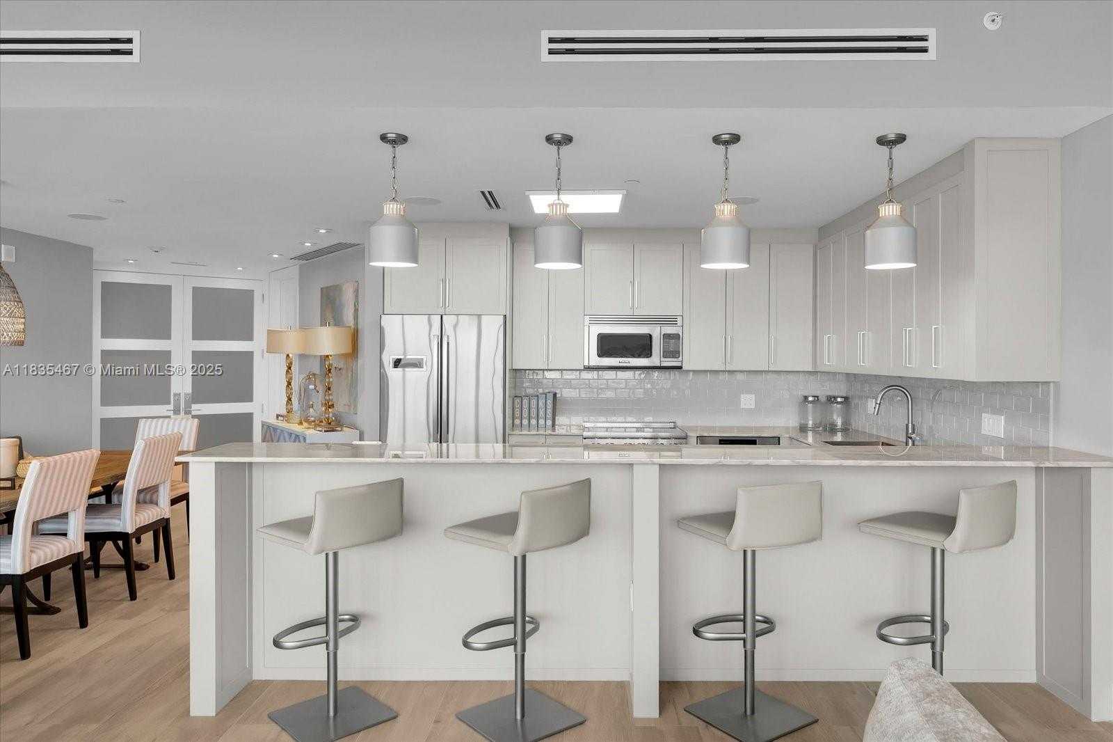 Small Image of 100 SOUTH POINTE DR #1502, Miami Beach Number 33
