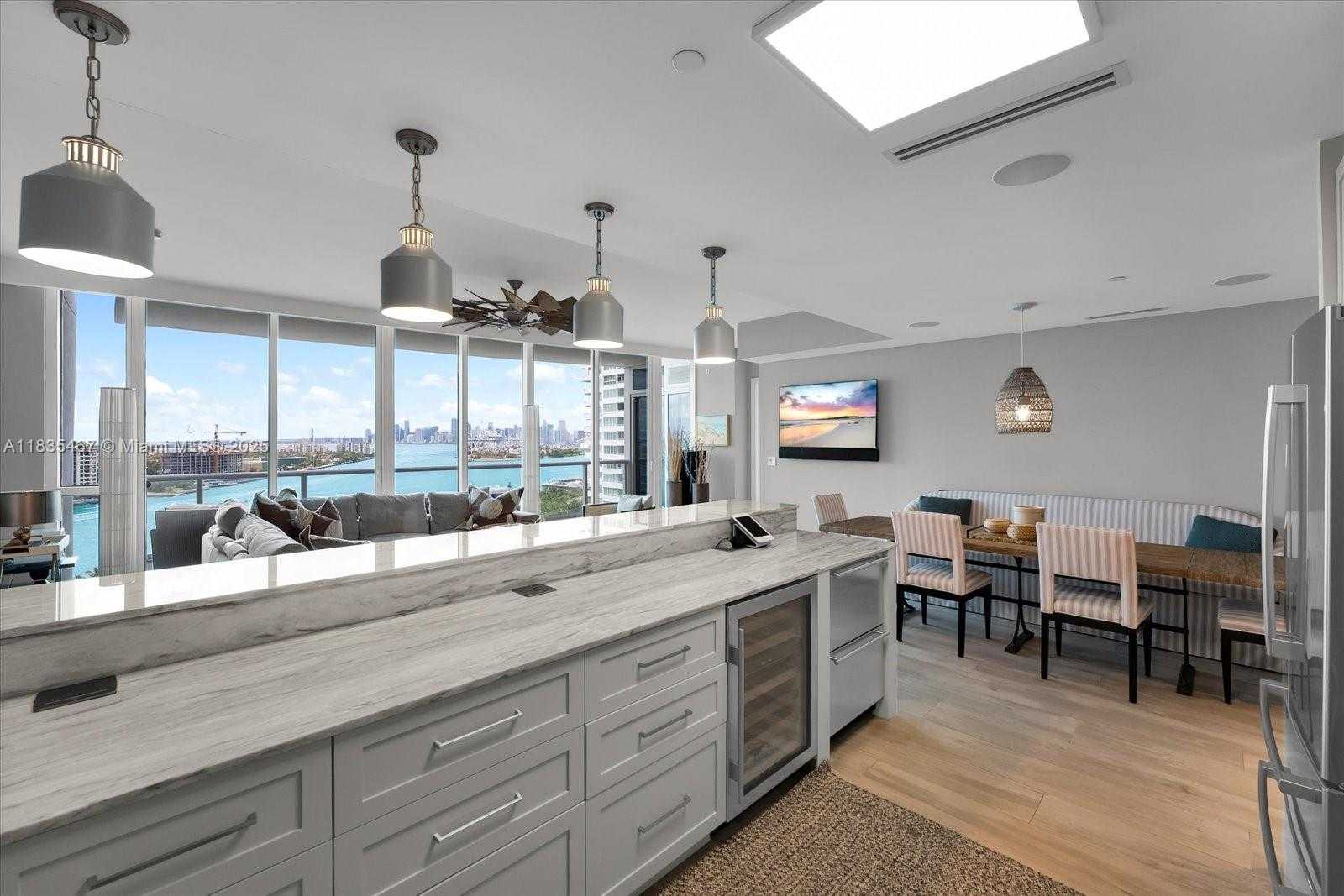 Small Image of 100 SOUTH POINTE DR #1502, Miami Beach Number 35
