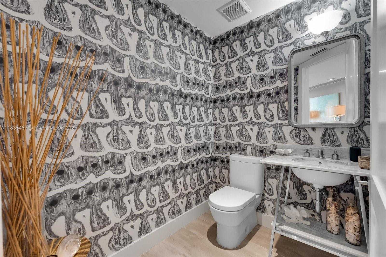Small Image of 100 SOUTH POINTE DR #1502, Miami Beach Number 40