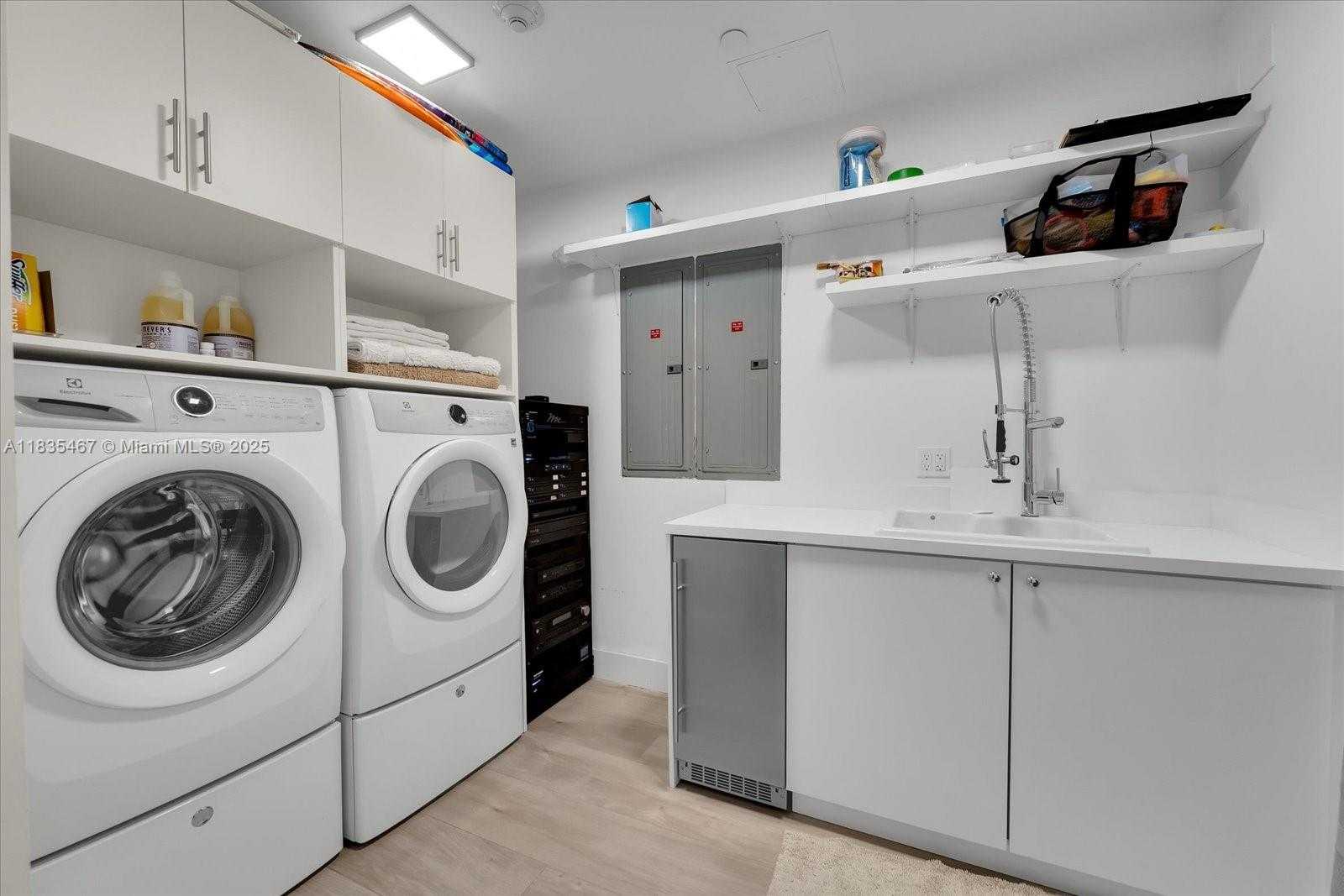 Small Image of 100 SOUTH POINTE DR #1502, Miami Beach Number 41