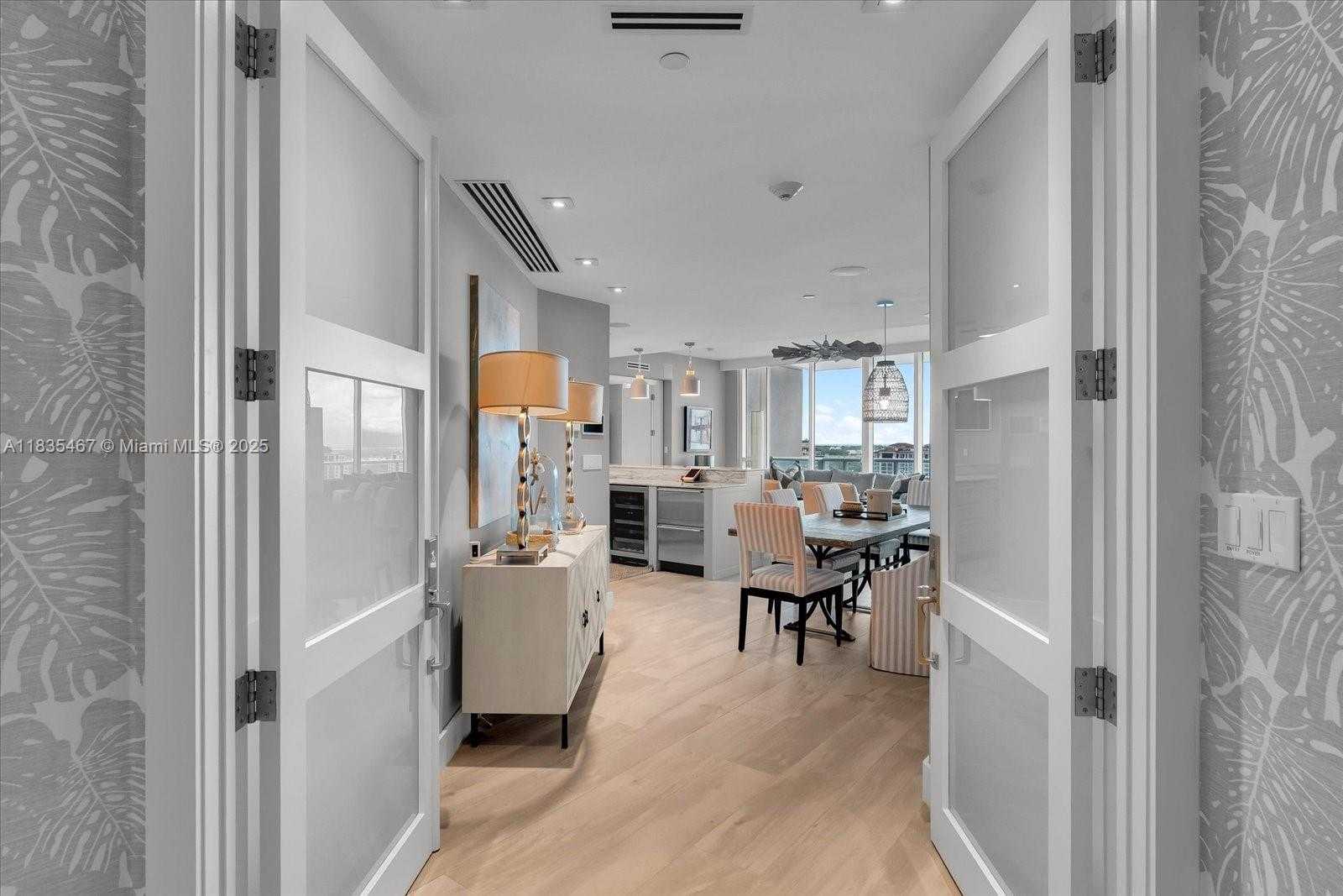 Small Image of 100 SOUTH POINTE DR #1502, Miami Beach Number 7