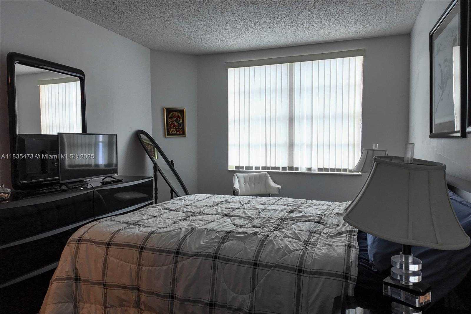 Small Image of 1985 SOUTH OCEAN DR #10D, Hallandale Beach Number 14