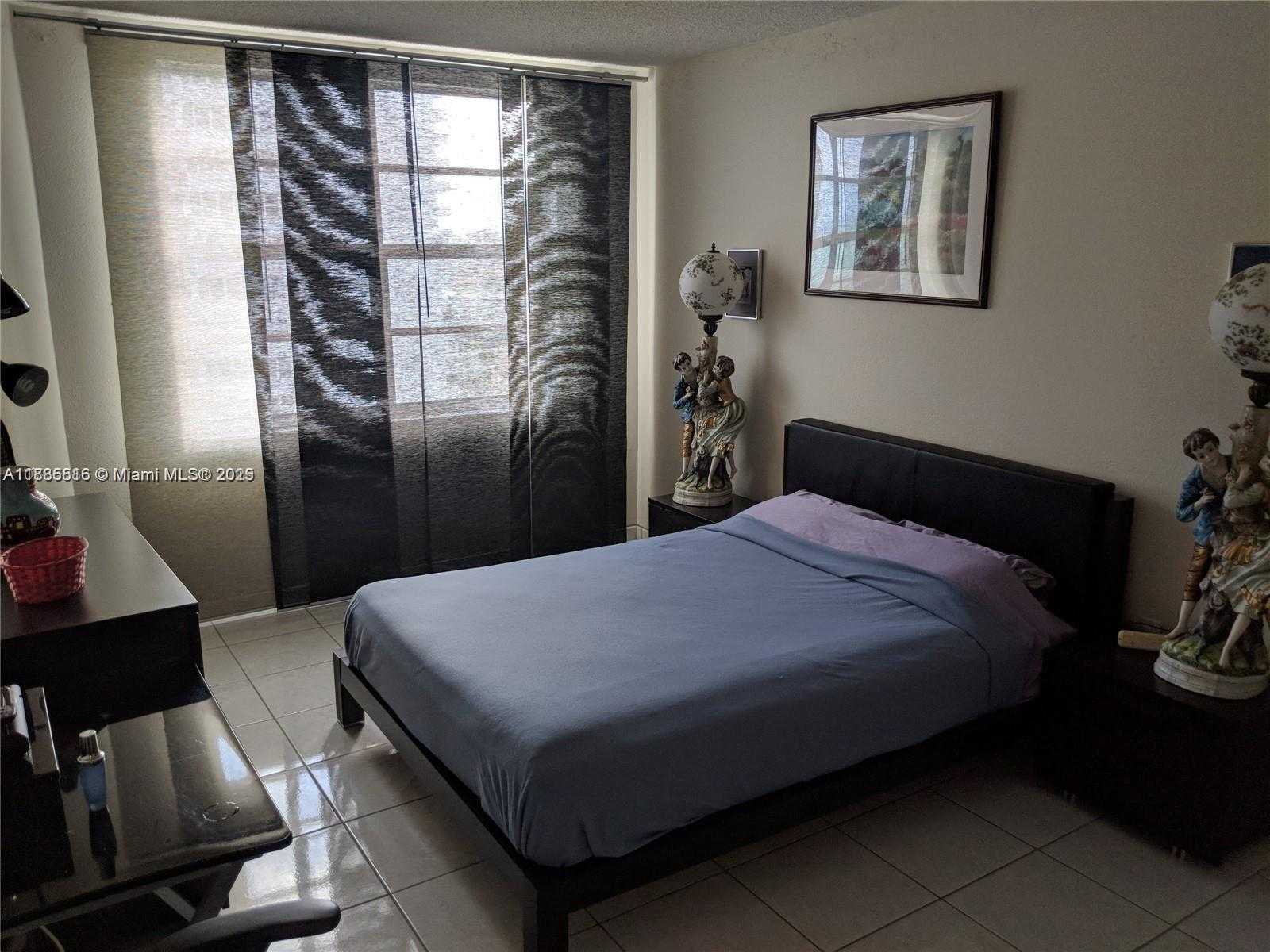 Small Image of 1980 SOUTH OCEAN DR #15C, Hallandale Beach Number 14