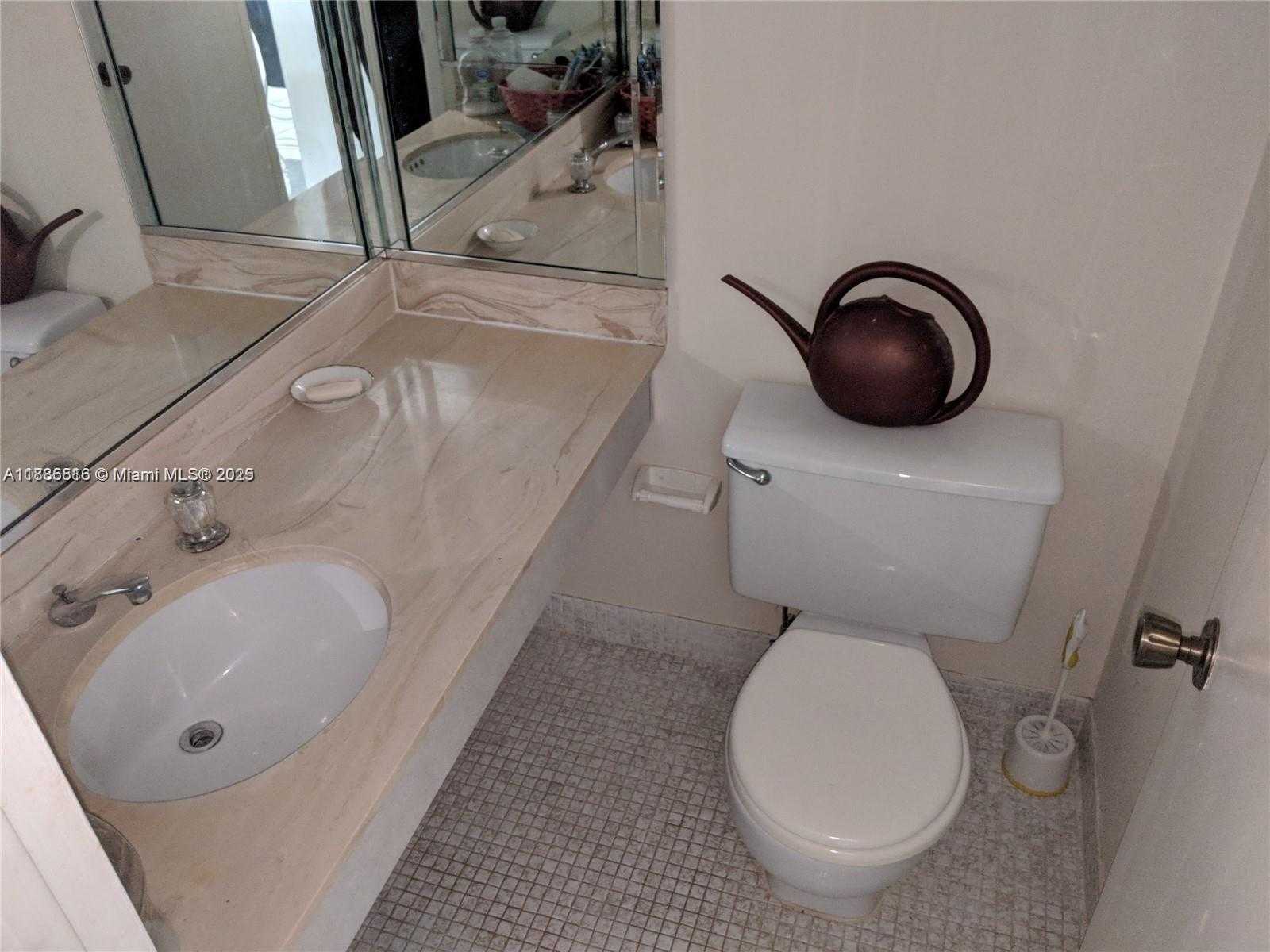 Small Image of 1980 SOUTH OCEAN DR #15C, Hallandale Beach Number 5