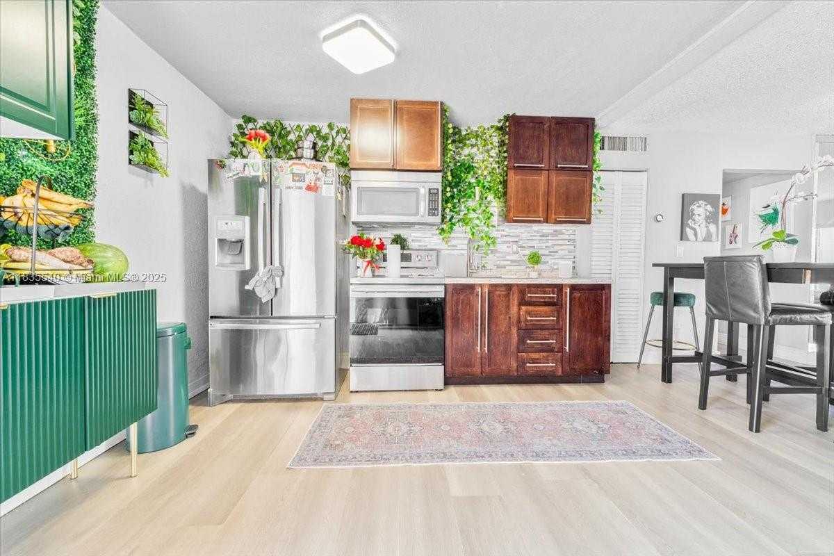 Small Image of 1890 WEST 56TH ST #1411, Hialeah Number 2