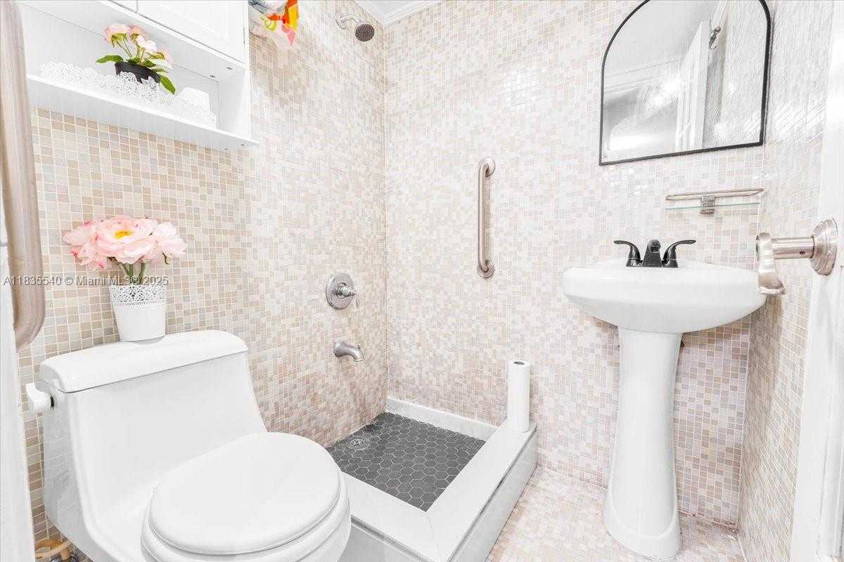 Small Image of 1890 WEST 56TH ST #1411, Hialeah Number 23