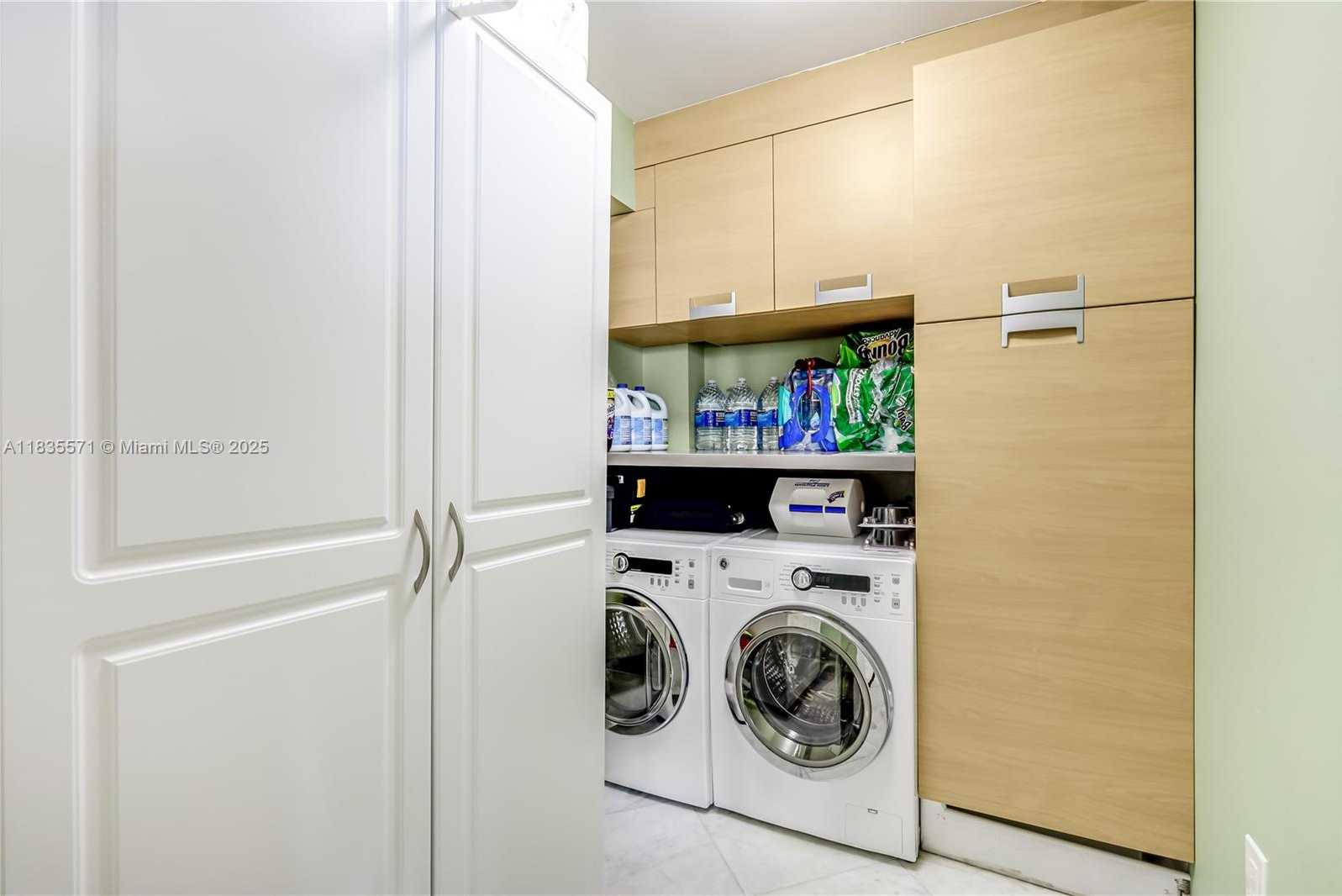 Small Image of 1623 COLLINS AVE #PH1010, Miami Beach Number 31