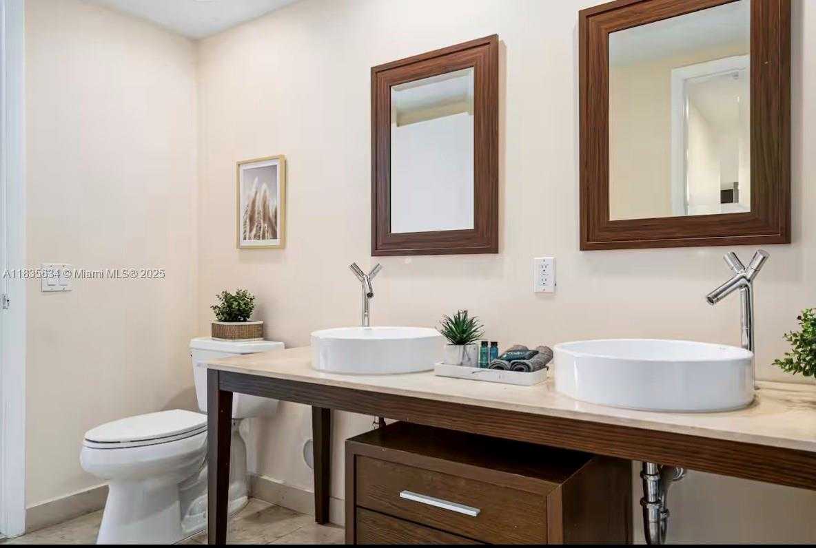Small Image of 485 BRICKELL AVE #3606, Miami Number 12