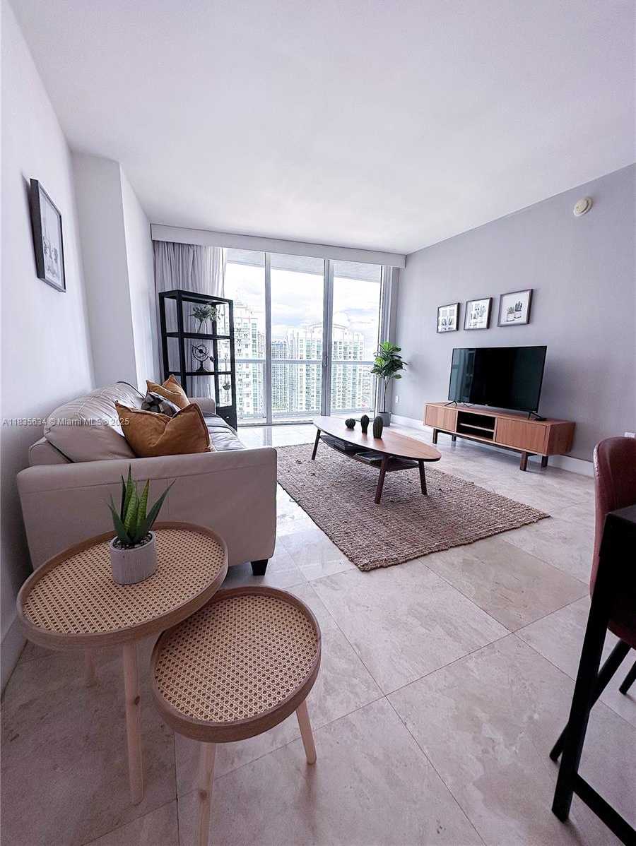 Small Image of 485 BRICKELL AVE #3606, Miami Number 4