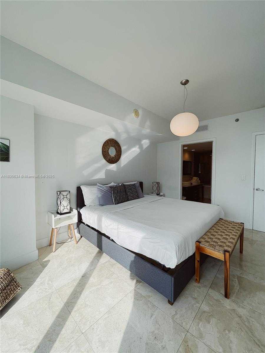 Small Image of 485 BRICKELL AVE #3606, Miami Number 5