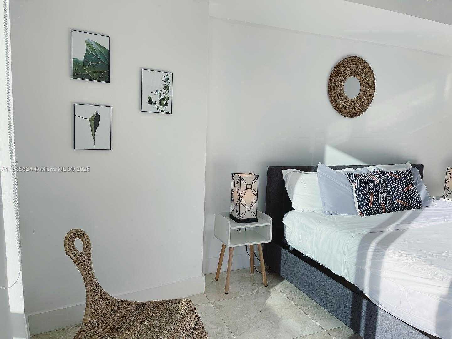 Small Image of 485 BRICKELL AVE #3606, Miami Number 7