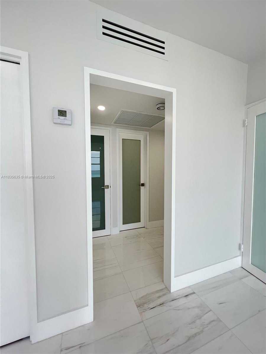 Small Image of 5700 COLLINS AVE #16B, Miami Beach Number 9