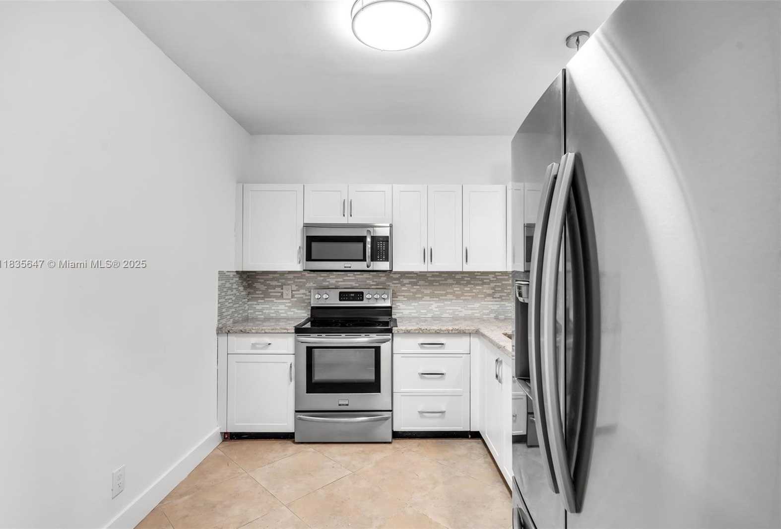 Small Image of 21160 MAINSAIL CIR #H12, Aventura Number 10