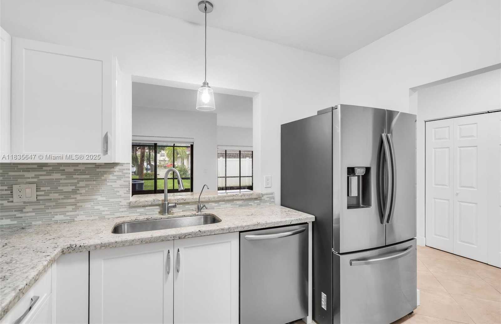 Small Image of 21160 MAINSAIL CIR #H12, Aventura Number 11