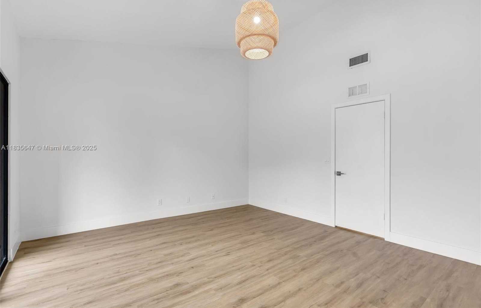 Small Image of 21160 MAINSAIL CIR #H12, Aventura Number 16