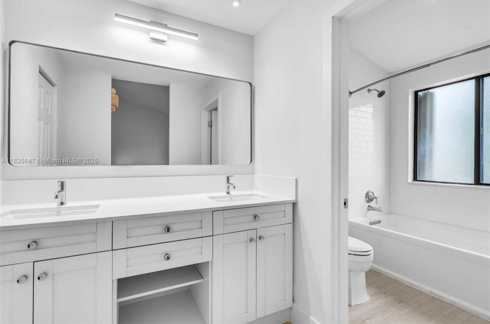 Small Image of 21160 MAINSAIL CIR #H12, Aventura Number 17