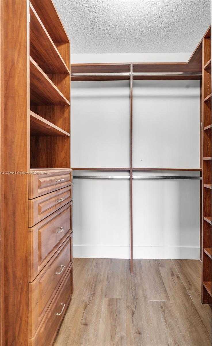 Small Image of 21160 MAINSAIL CIR #H12, Aventura Number 22