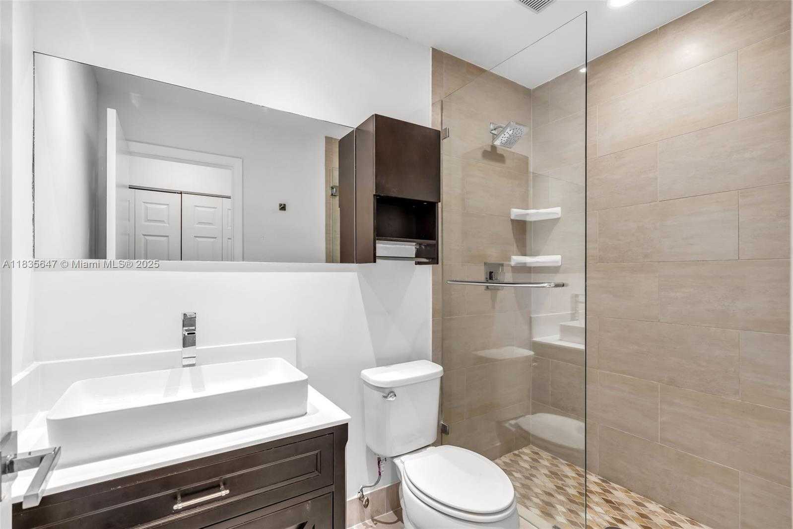 Small Image of 21160 MAINSAIL CIR #H12, Aventura Number 23