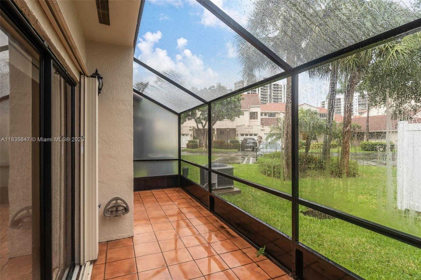 Small Image of 21160 MAINSAIL CIR #H12, Aventura Number 29