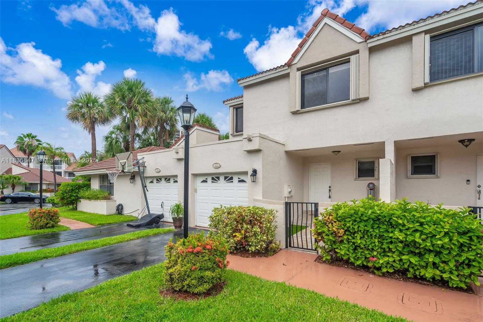 Small Image of 21160 MAINSAIL CIR #H12, Aventura Number 3