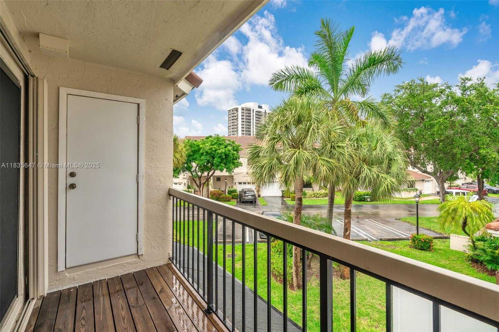 Small Image of 21160 MAINSAIL CIR #H12, Aventura Number 30