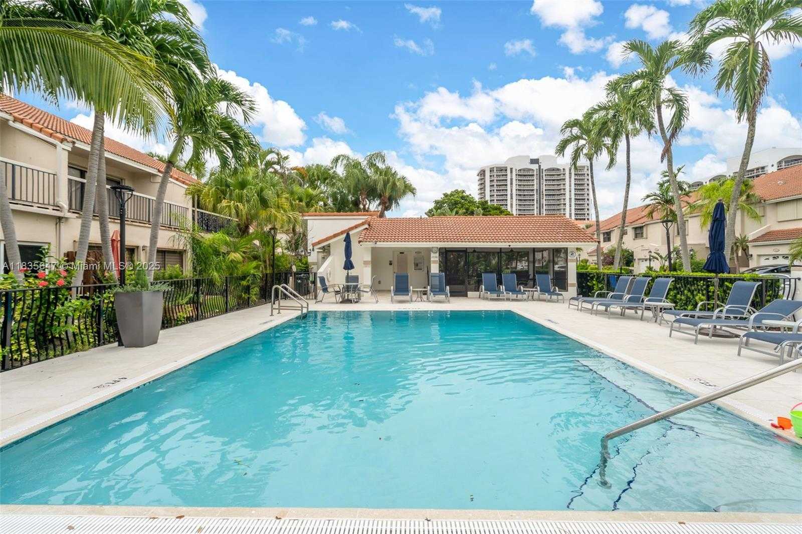 Small Image of 21160 MAINSAIL CIR #H12, Aventura Number 37