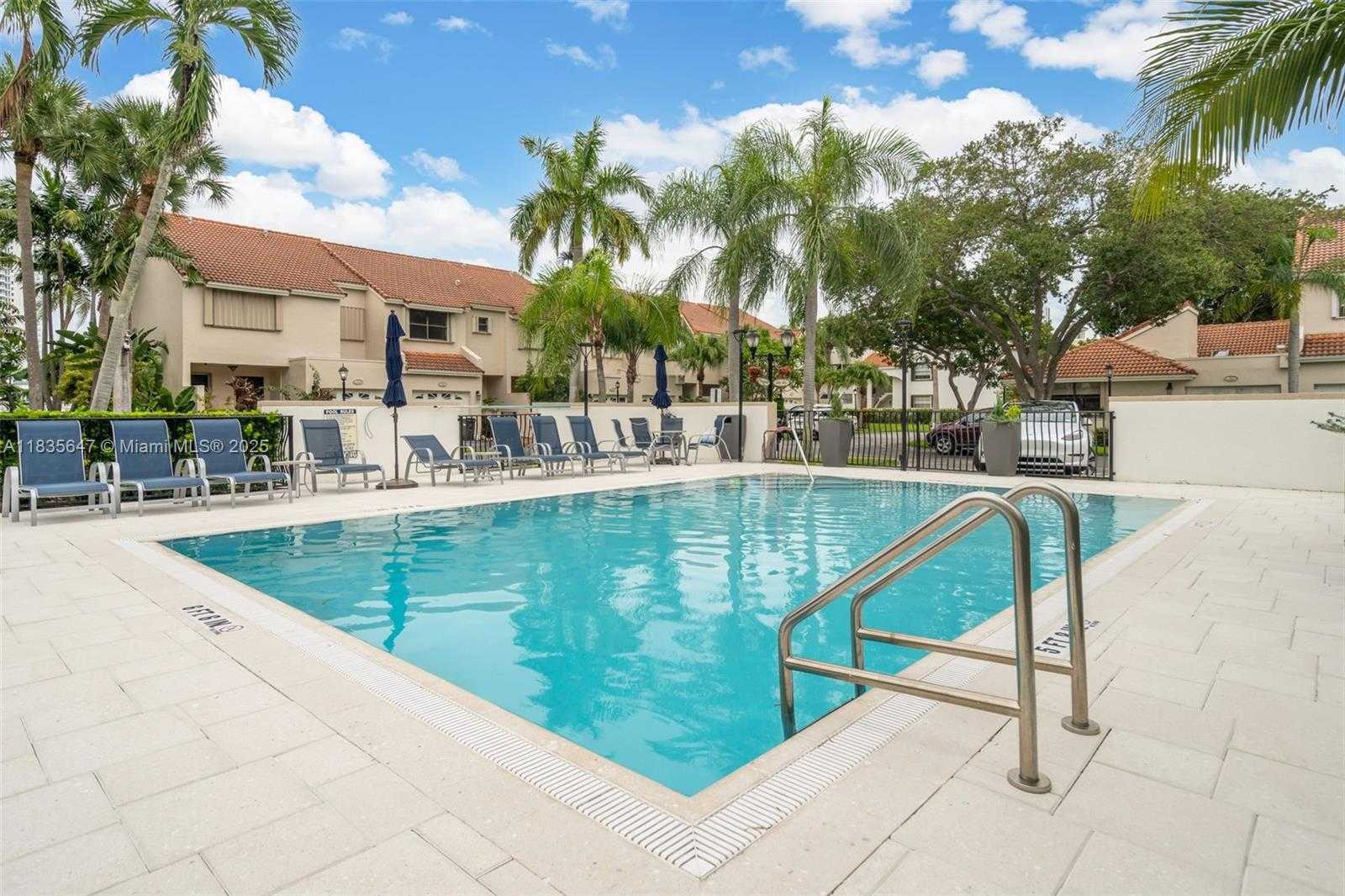 Small Image of 21160 MAINSAIL CIR #H12, Aventura Number 38