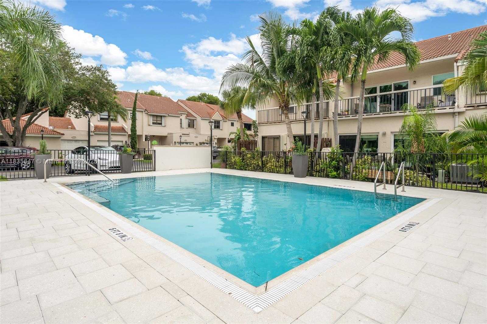 Small Image of 21160 MAINSAIL CIR #H12, Aventura Number 39