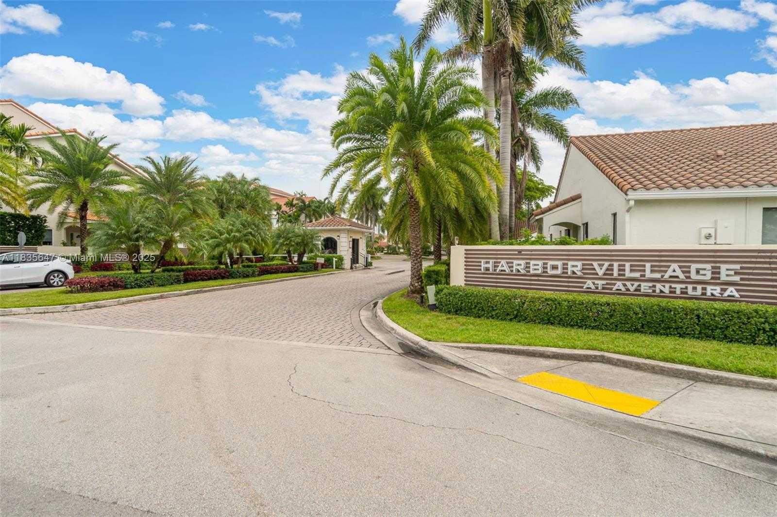 Small Image of 21160 MAINSAIL CIR #H12, Aventura Number 40
