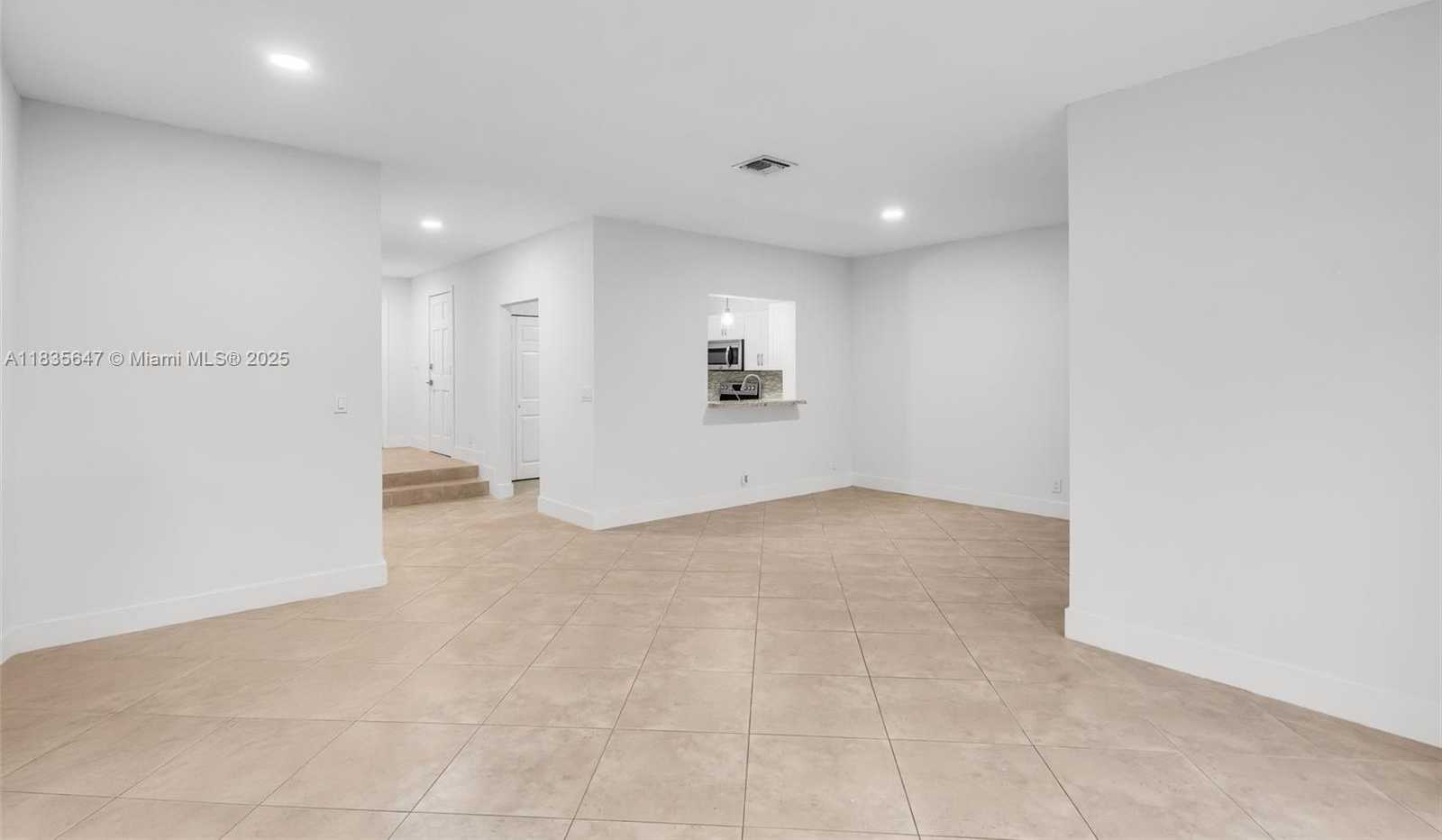 Small Image of 21160 MAINSAIL CIR #H12, Aventura Number 6