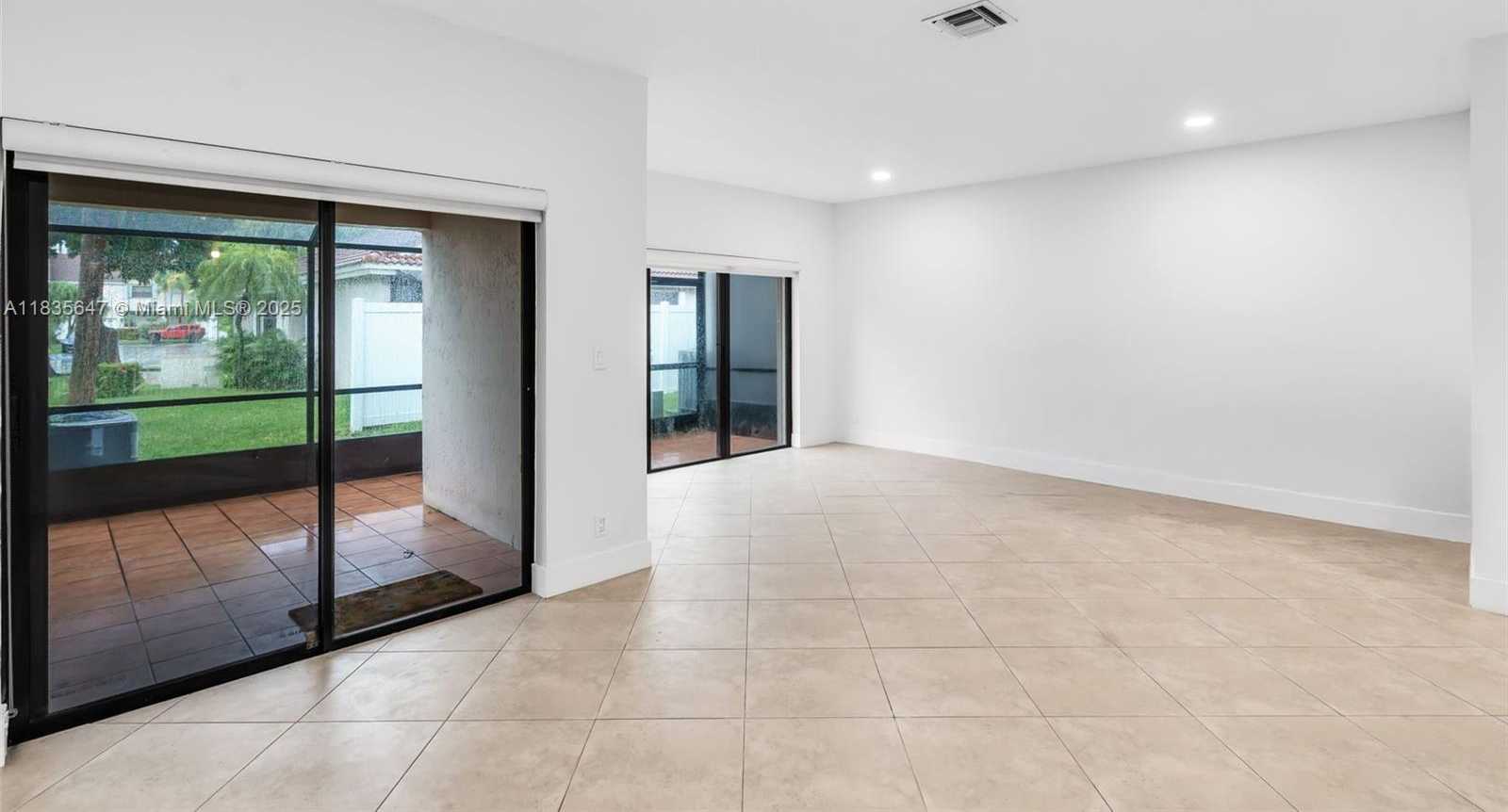 Small Image of 21160 MAINSAIL CIR #H12, Aventura Number 9