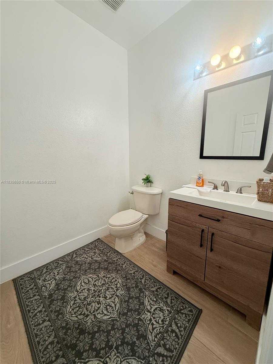 Small Image of 15260 SOUTH WEST 91ST LN, Miami Number 11