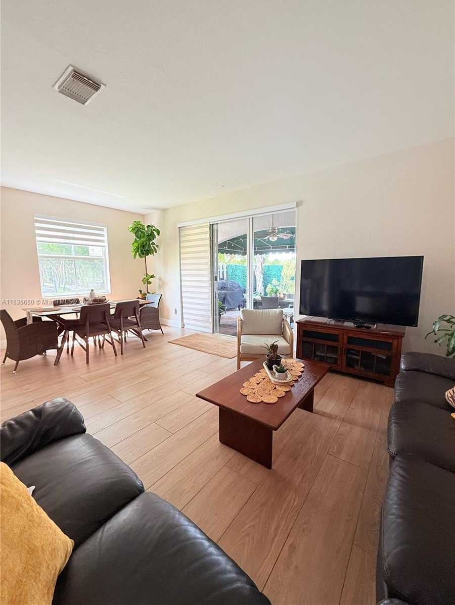 Small Image of 15260 SOUTH WEST 91ST LN, Miami Number 13