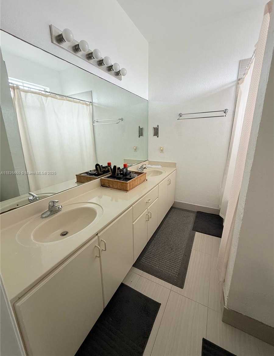 Small Image of 15260 SOUTH WEST 91ST LN, Miami Number 24