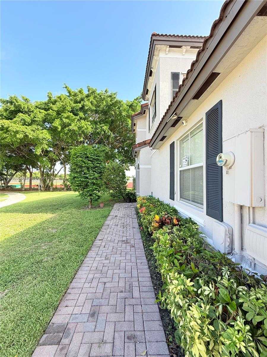 Small Image of 15260 SOUTH WEST 91ST LN, Miami Number 26