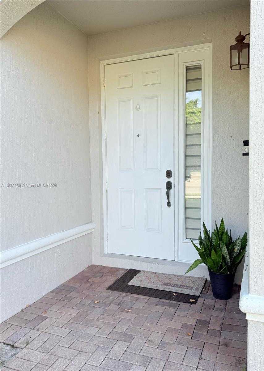 Small Image of 15260 SOUTH WEST 91ST LN, Miami Number 3