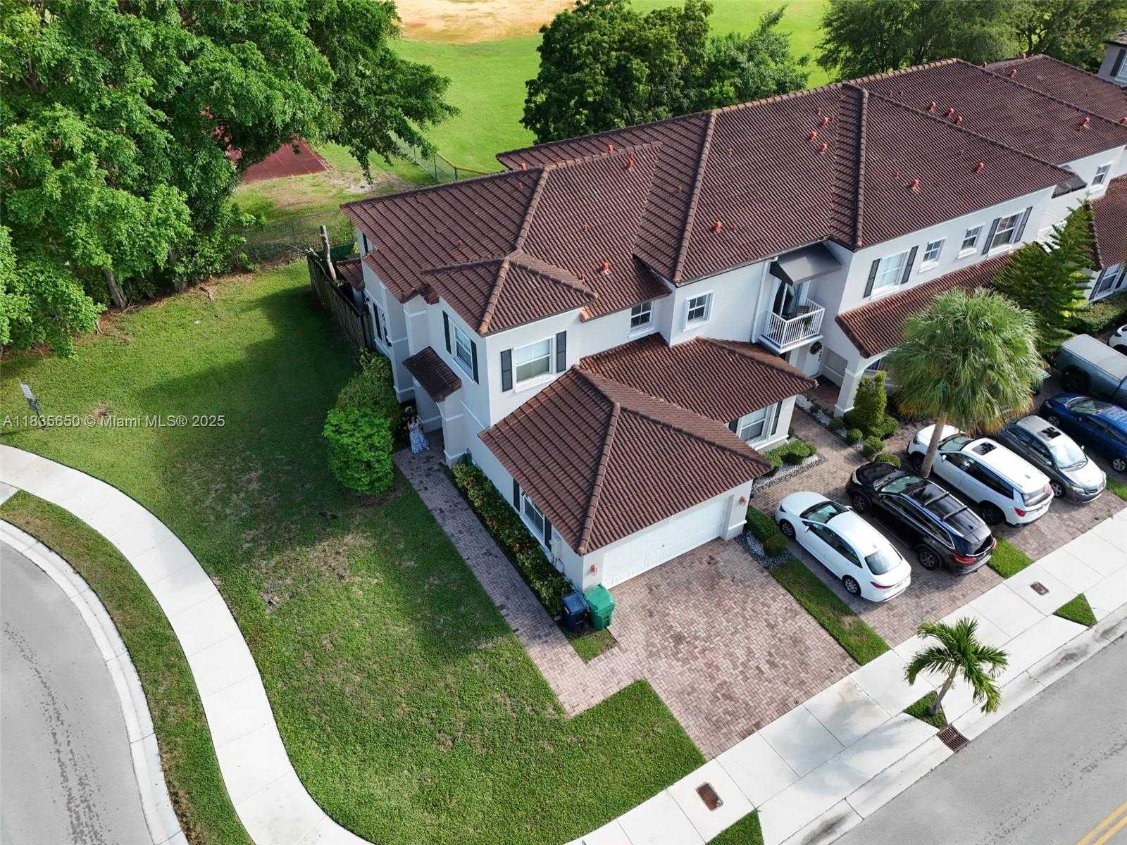 Small Image of 15260 SOUTH WEST 91ST LN, Miami Number 31
