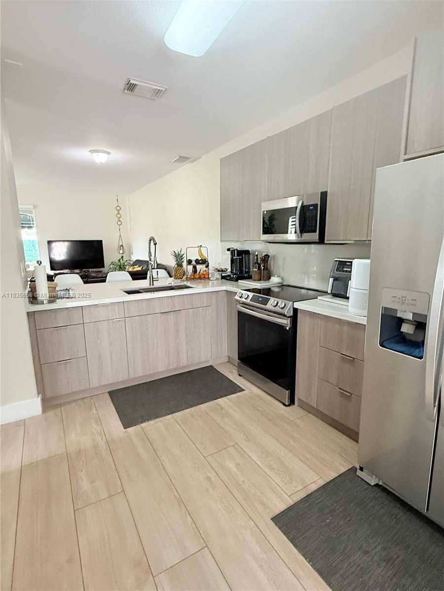 Small Image of 15260 SOUTH WEST 91ST LN, Miami Number 5