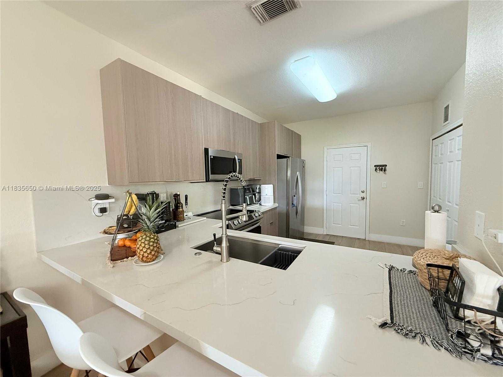 Small Image of 15260 SOUTH WEST 91ST LN, Miami Number 6