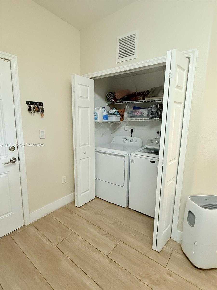 Small Image of 15260 SOUTH WEST 91ST LN, Miami Number 9