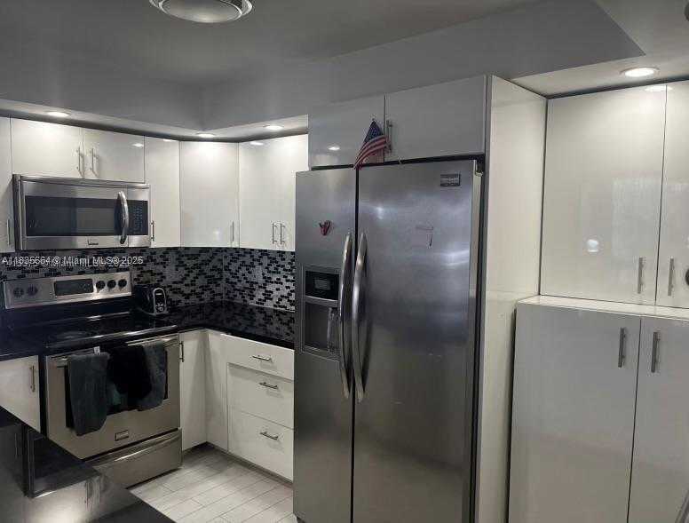 Small Image of Hollywood Number 2