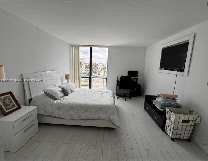 Small Image of Hollywood Number 6