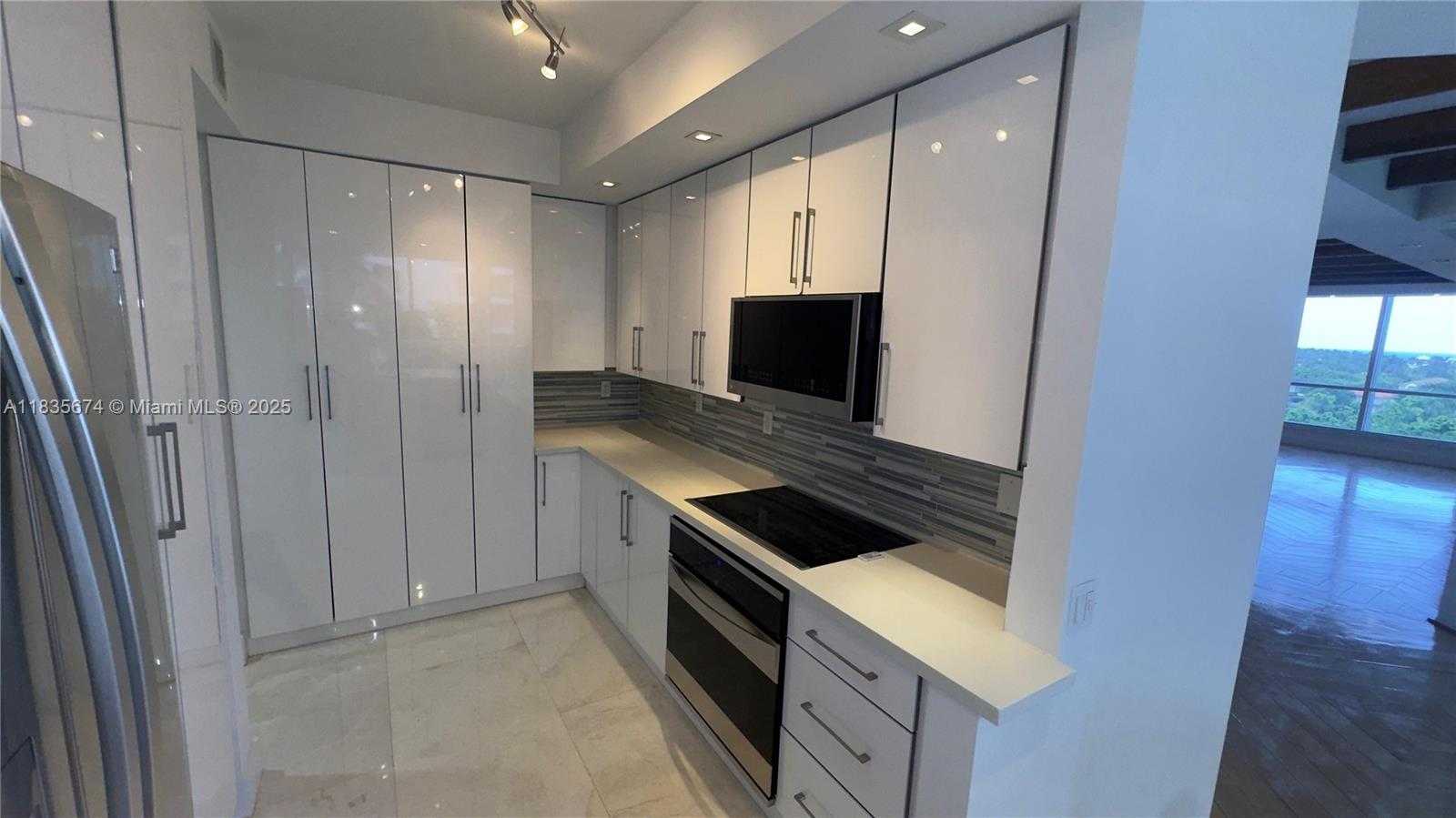 Small Image of 21150 POINT PL #701, Aventura Number 18