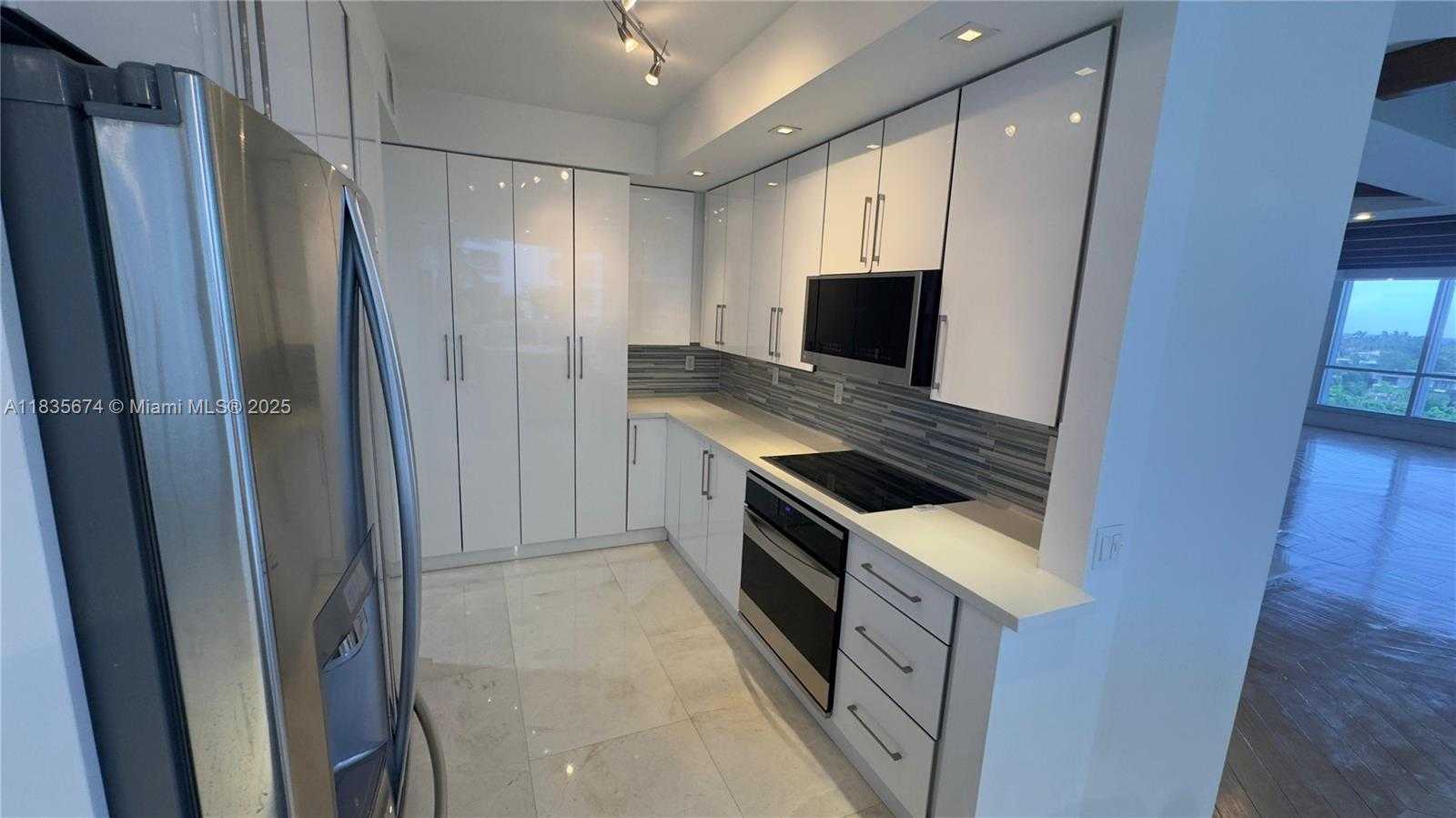Small Image of 21150 POINT PL #701, Aventura Number 19