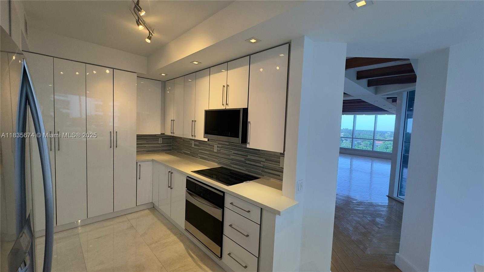 Small Image of 21150 POINT PL #701, Aventura Number 20